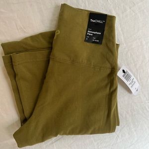 TNA Chill Atmosphere Flared Highwaist Leggigngs NWT